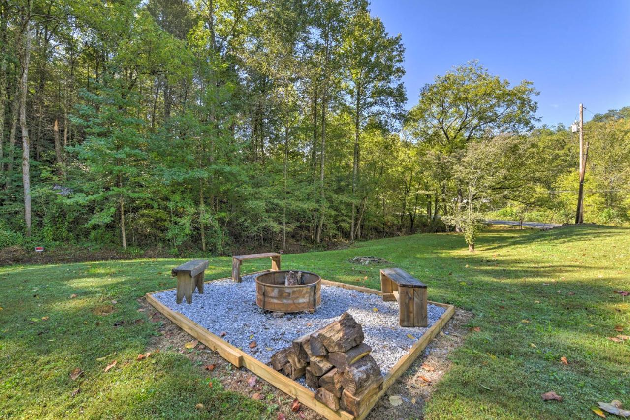Smoky Mountain Cozy Cove Cabin Deck And Fire Pit! 코스비 외부 사진